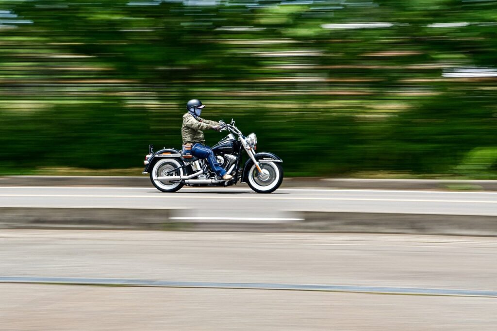 Du volant au guidon : tout ce que vous devez savoir pour passer votre permis moto